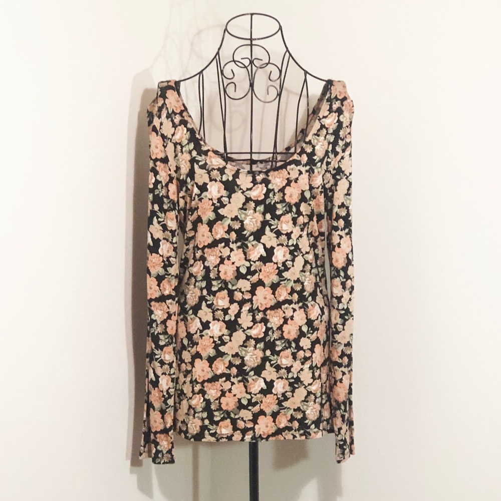 Wet Seal floral scoop neck top